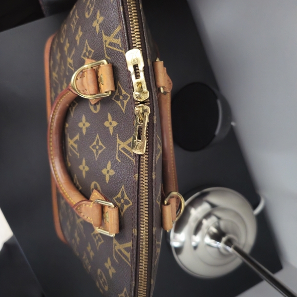 SOLD // Authentic Louis Vuitton Alma pm monogram - Picture 4 of 14